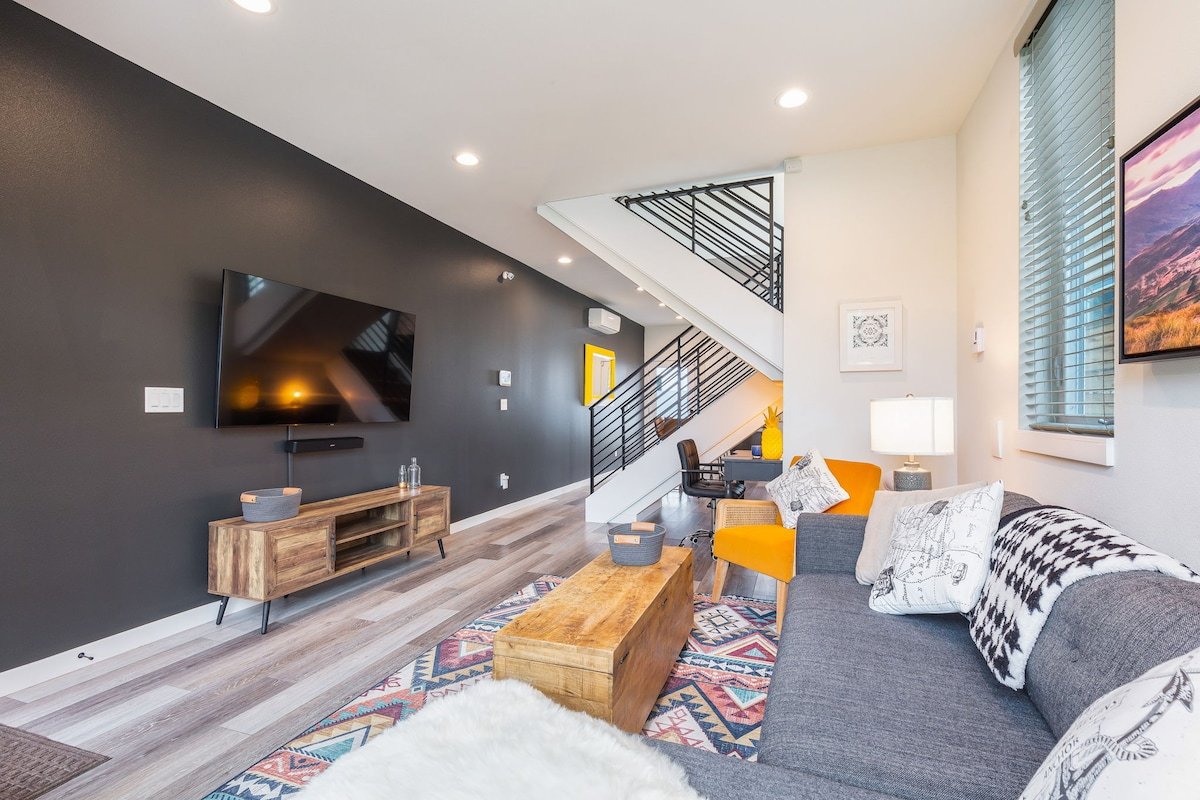 Stylish Townhouse Near Seattle Attractions gallery image 3