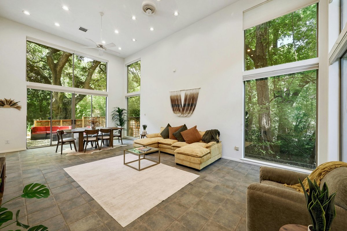 UT Austin Creekside Villa | 5 Bedroom Home