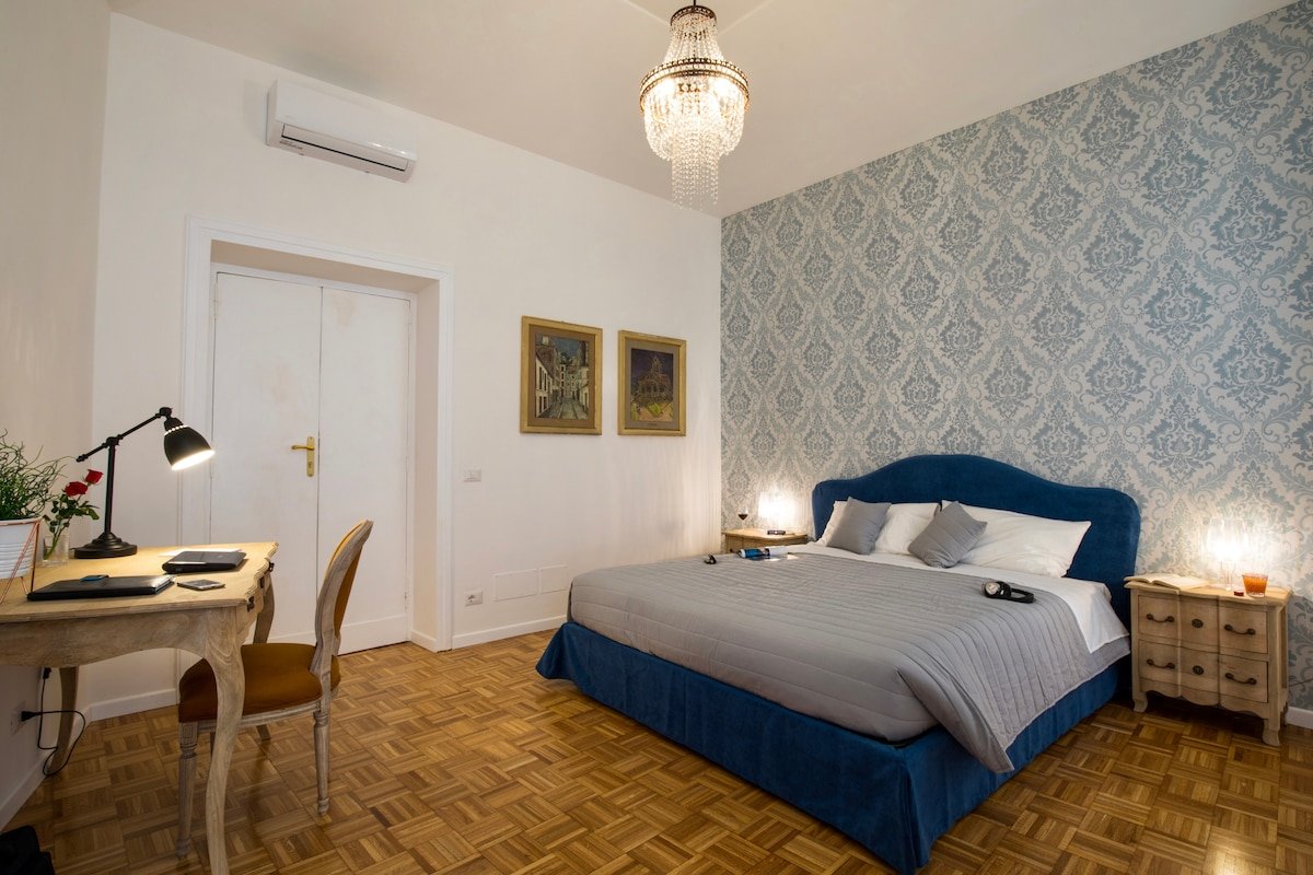 Your Secret Pantheon,200 meters to Pantheon gallery image 5