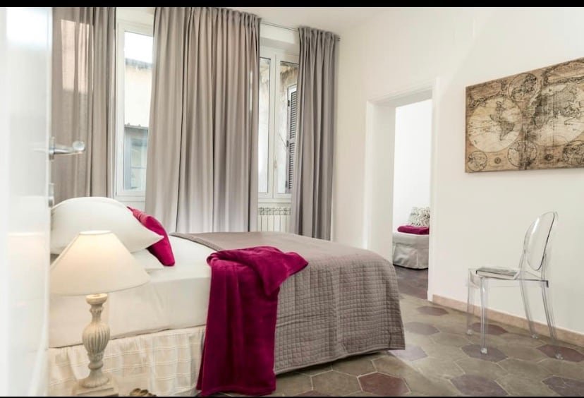 Downtown Blossom with terrace close to Navona Sq gallery image 3