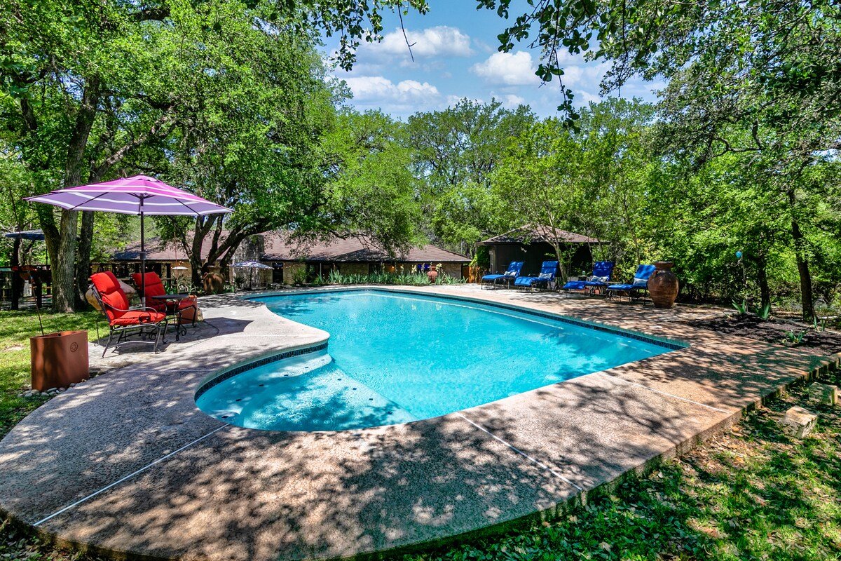 Hill Country Hideout-Pool-HotTub gallery image 4