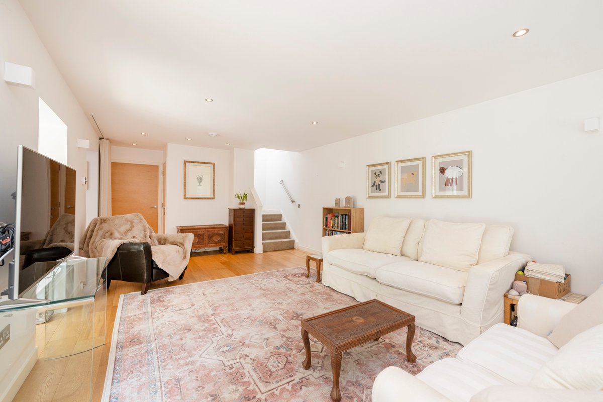 3-BR New Town House with Patio near Princes St