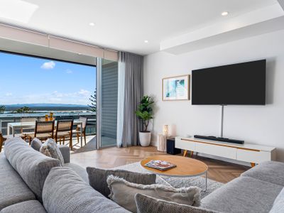 Stunning 2 Storey Apartment with Ocean Views