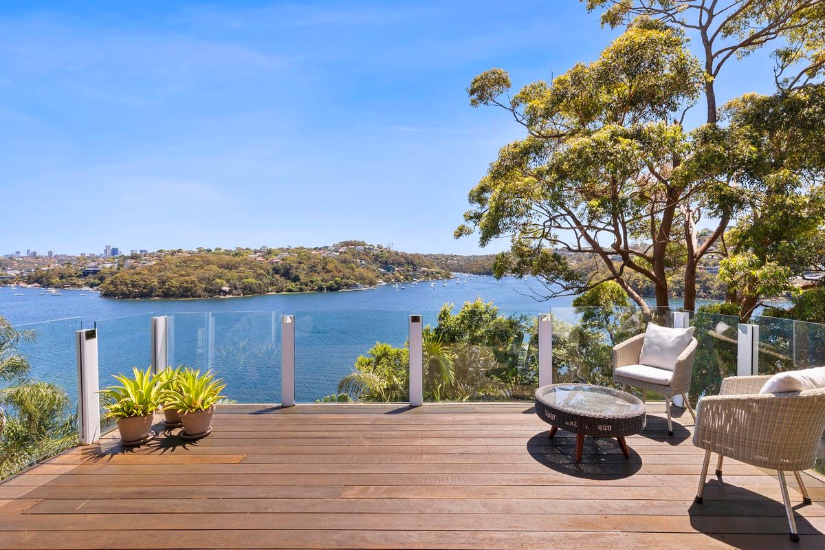 Cliff house & Grand harbour view