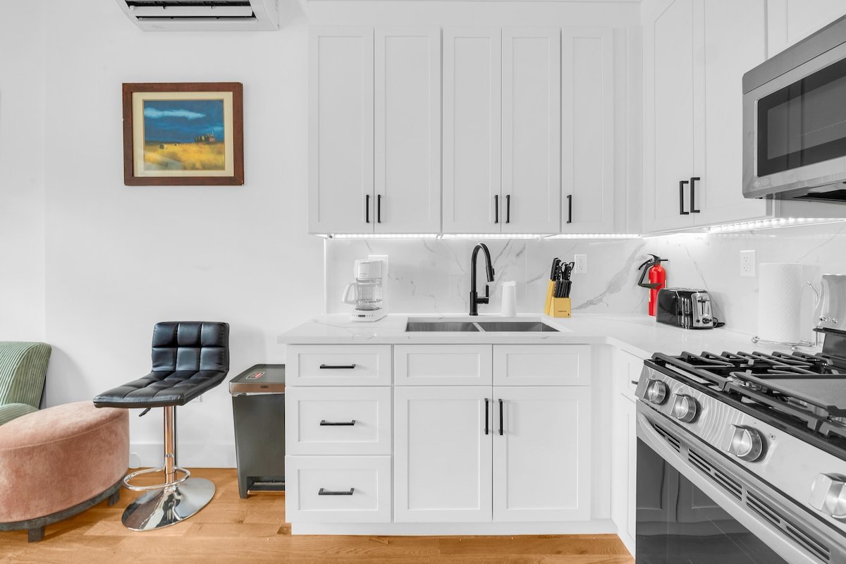 Lux Light Filled Crown Heights Townhouse Unique gallery image 5