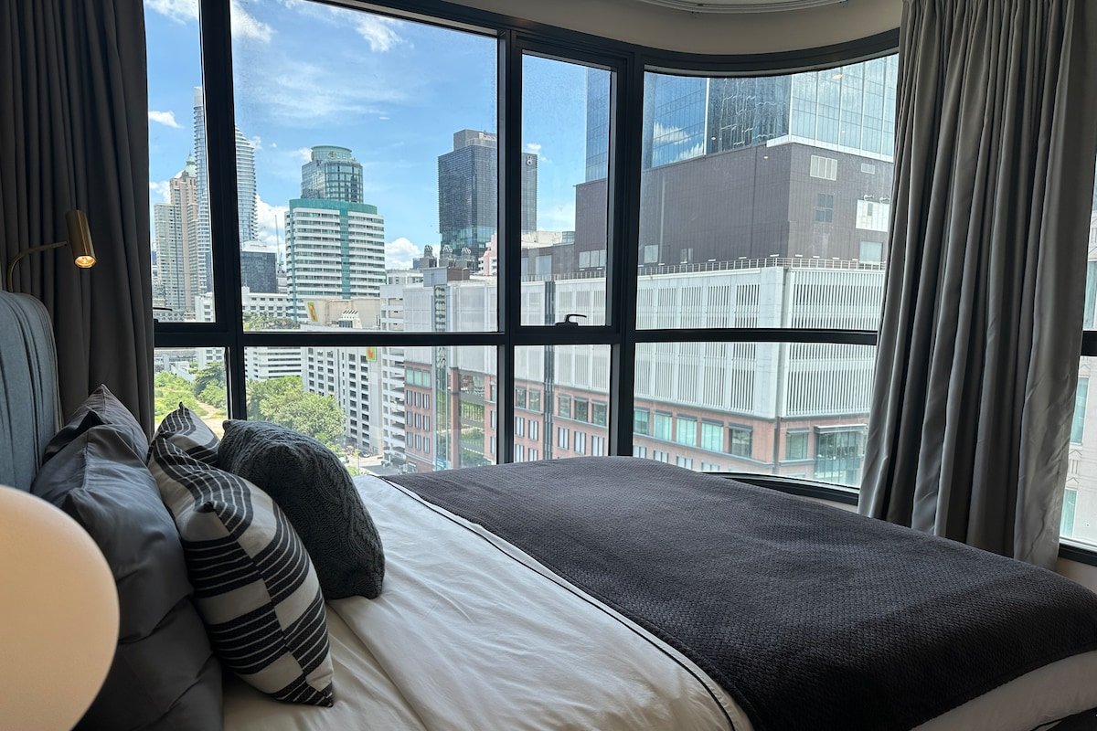 DowntownLuxury 2BR Condo/360° INFINITYPOOL@Chitlom gallery image 5