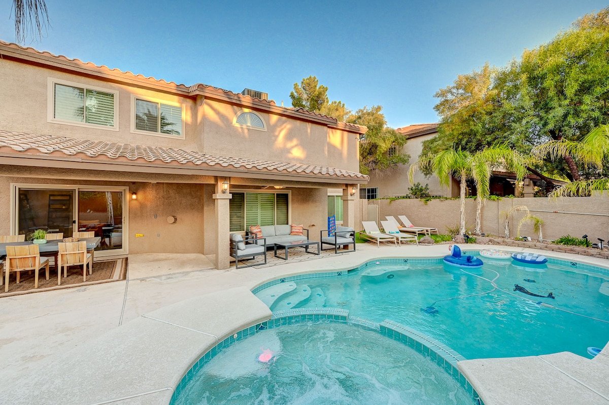 Gorgeous 6BR w/ Pool & Spa Games gallery image 3