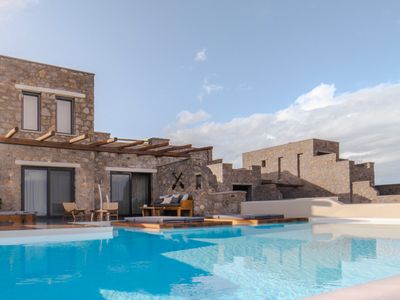 Naxos Privilege Villas – 4BDRM with Pool & Hot Tub
