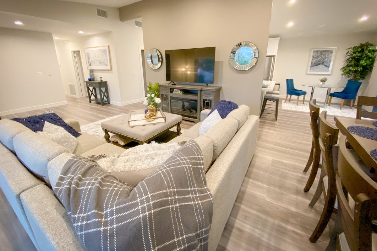 Stunning Glendale Hills Modern Home with Views!! gallery image 4