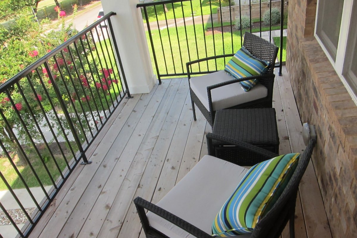 Beautiful Crestview House, Great Location! gallery image 4