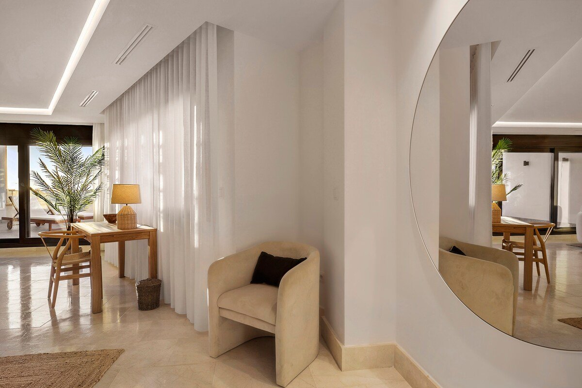 Villa Gravity – Panoramic golf and sea views gallery image 2