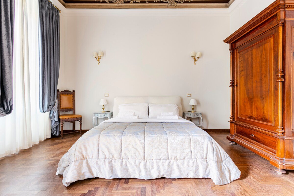 Original Frescoed Ceilings of 1900 gallery image 3