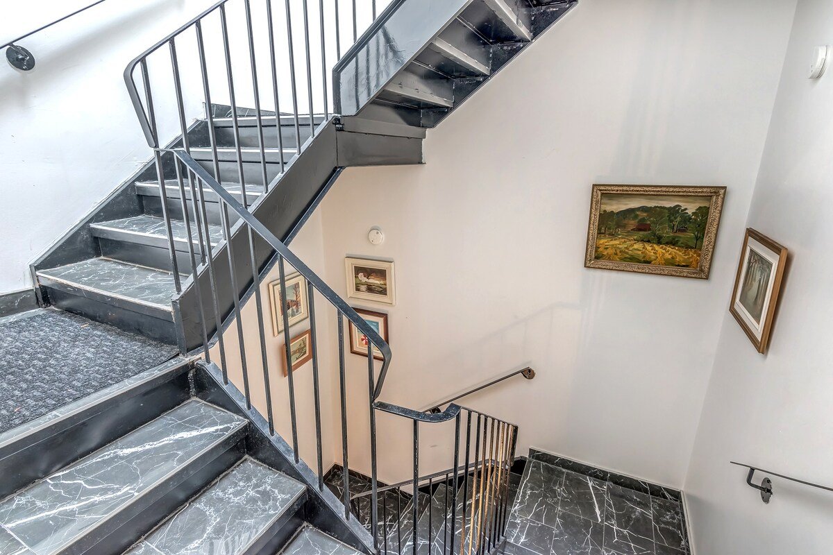 Old Mtl DT Victorian 2-Floor Penthouse 6 Bedroom gallery image 5