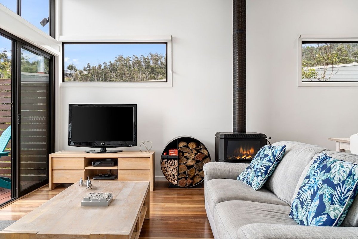 Earth Sea Sky – light filled family home gallery image 3