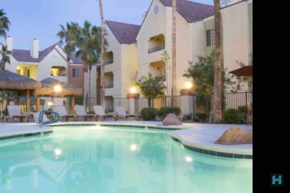 Spacious 2BR Close to Convention Center and Strip