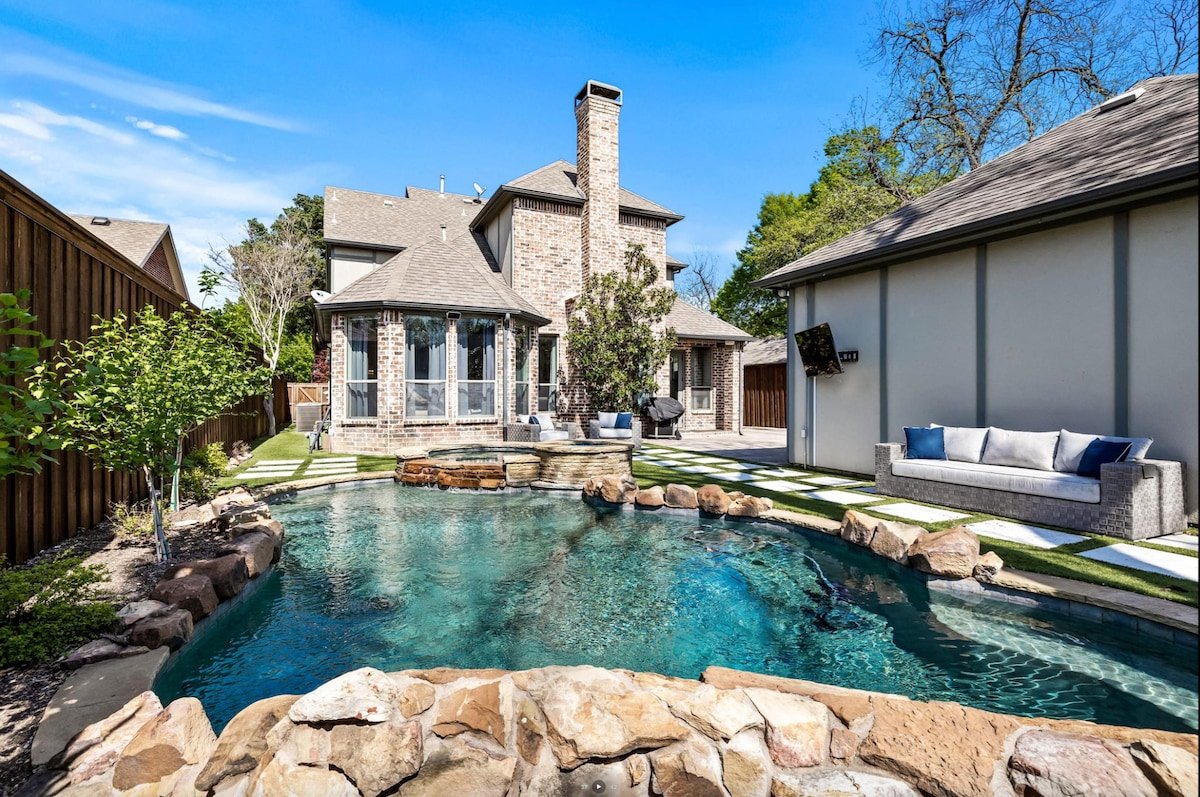 The Lux gallery image 2