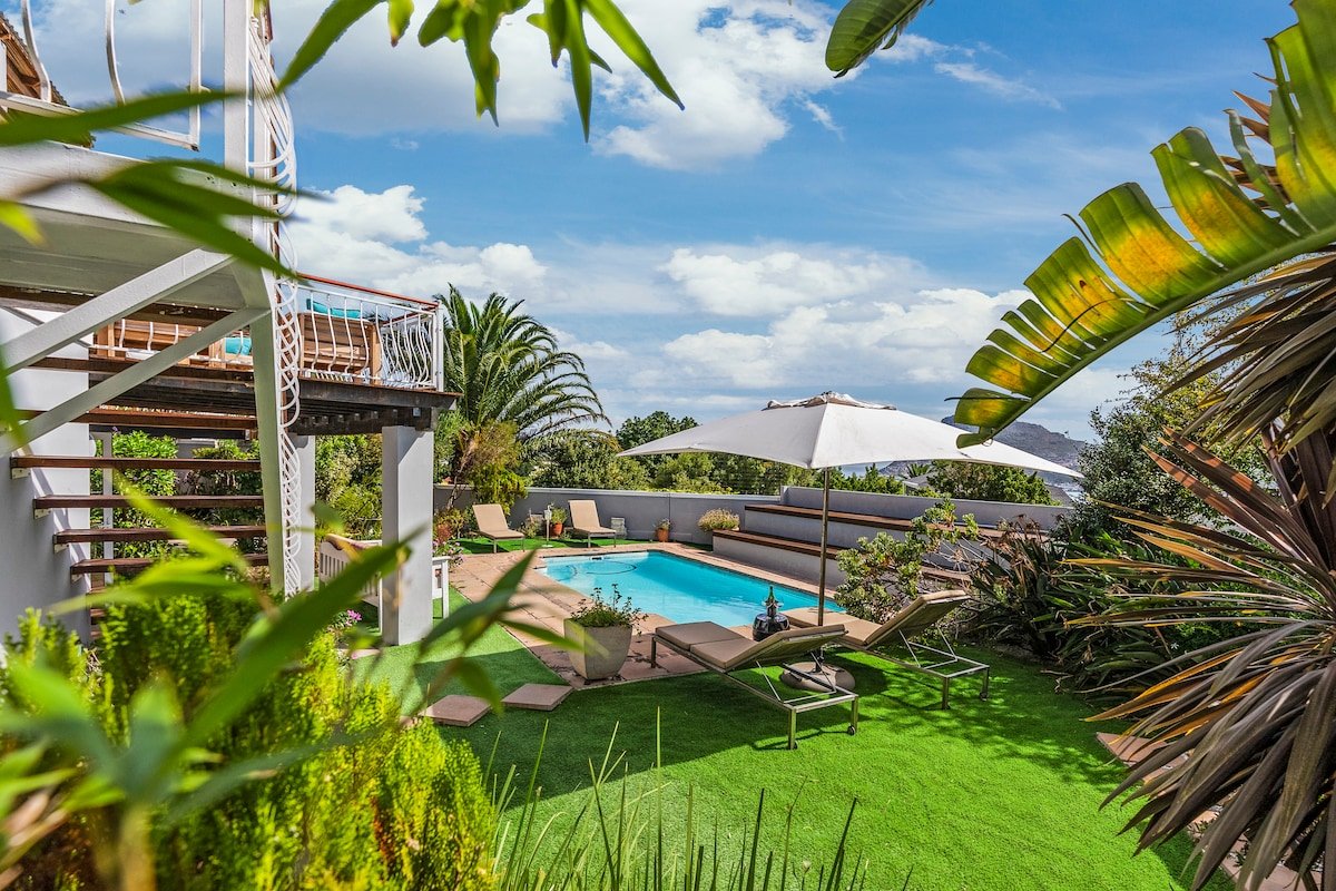 SunsetViews | Sea & Mountain View Retreat gallery image 3