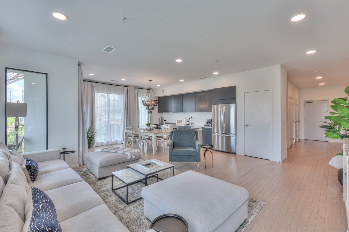 Boutique Condo on Nashville’s Riverfront- EVE #402 gallery image 4