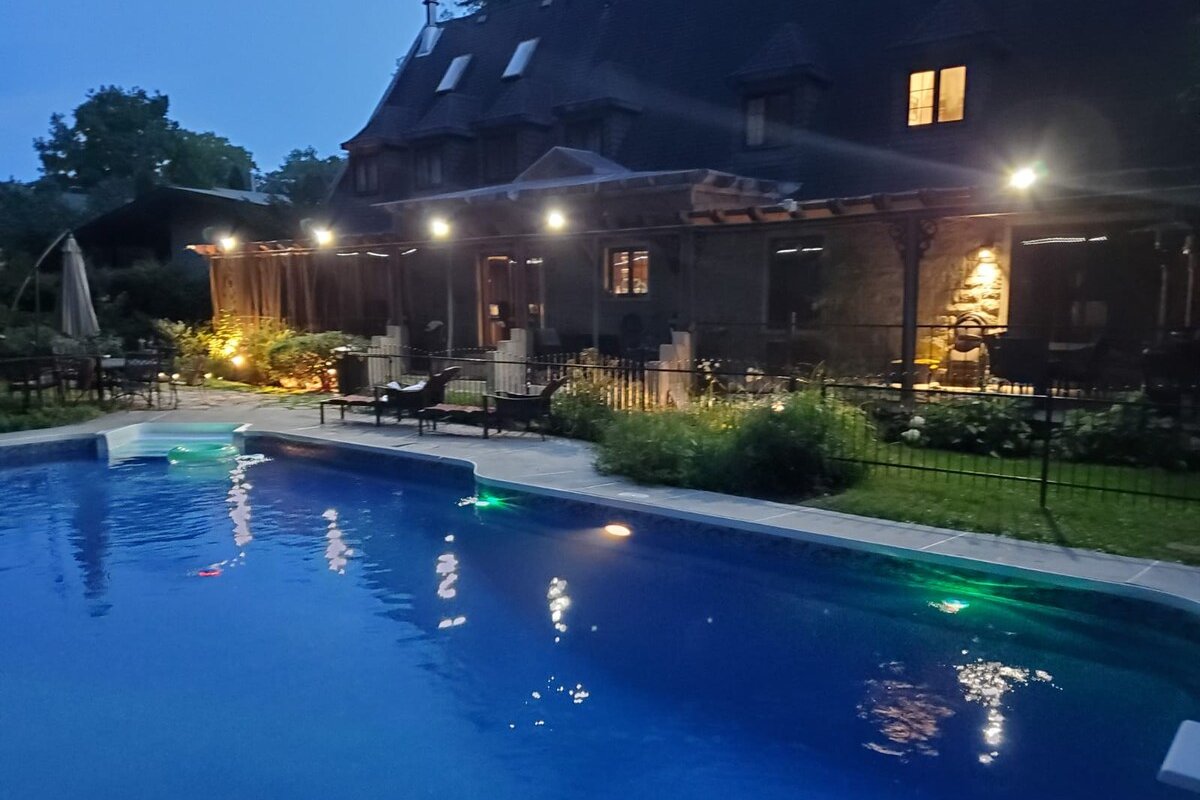 Amazing 8BR Suites Waterview, SPA & Pool gallery image 3