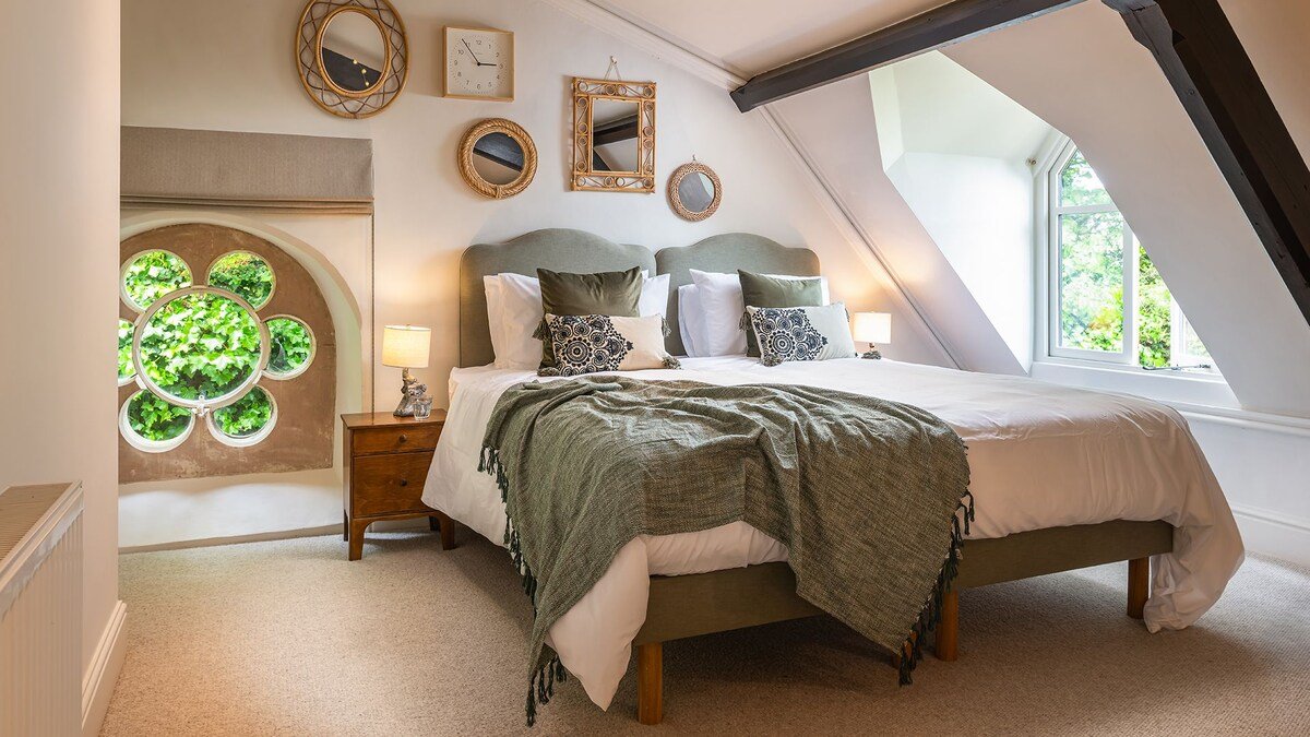 The Old Chapel – Family friendly – Slad Valley gallery image 3