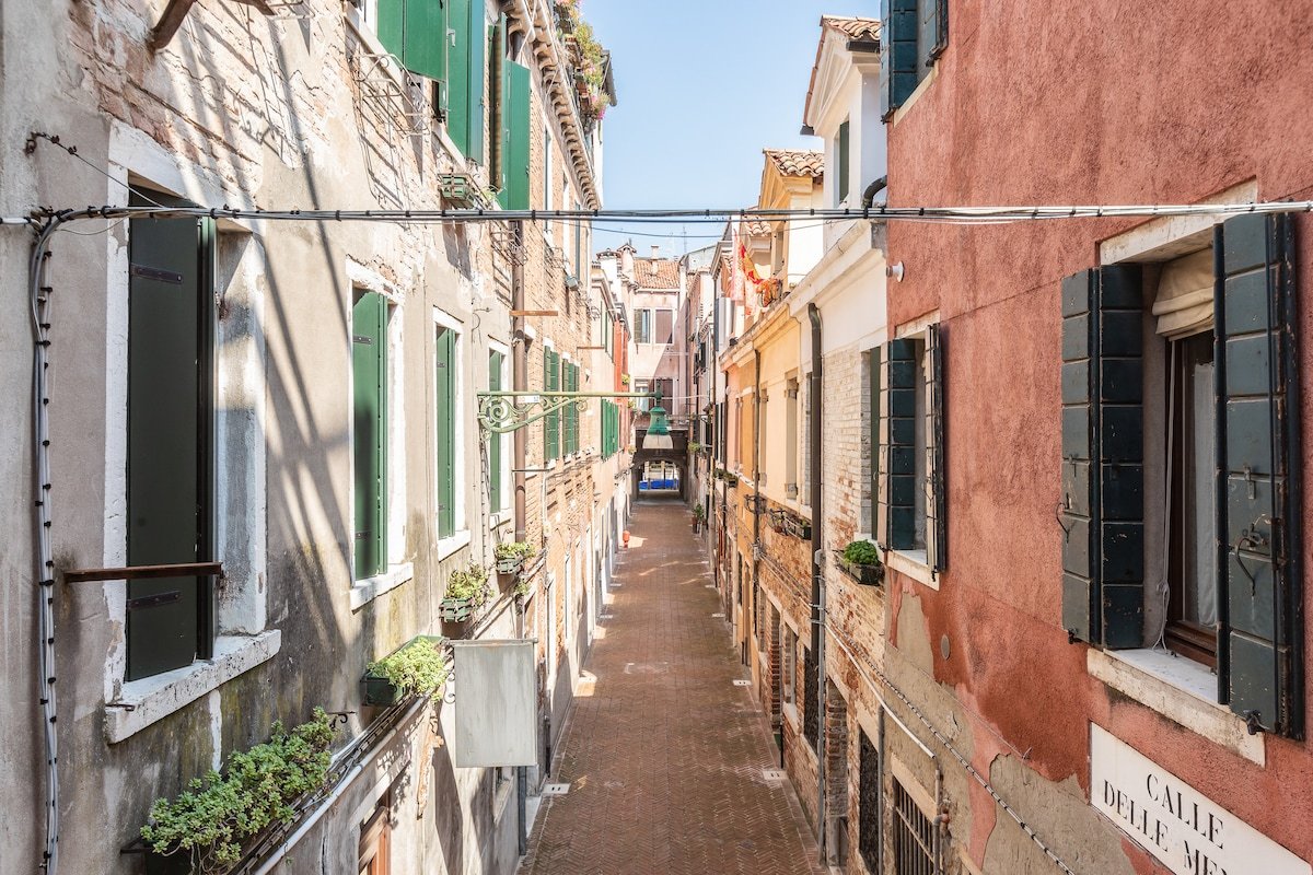 La Baruffa House with Private Garden! gallery image 5