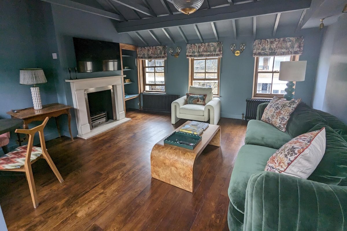 Stunning Period Property, 3 bedrooms with Aircon gallery image 4