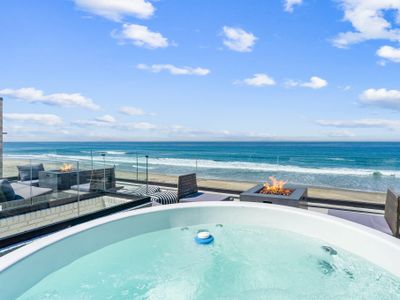 Entire Upper Oceanfront Masterpiece with Rooftop