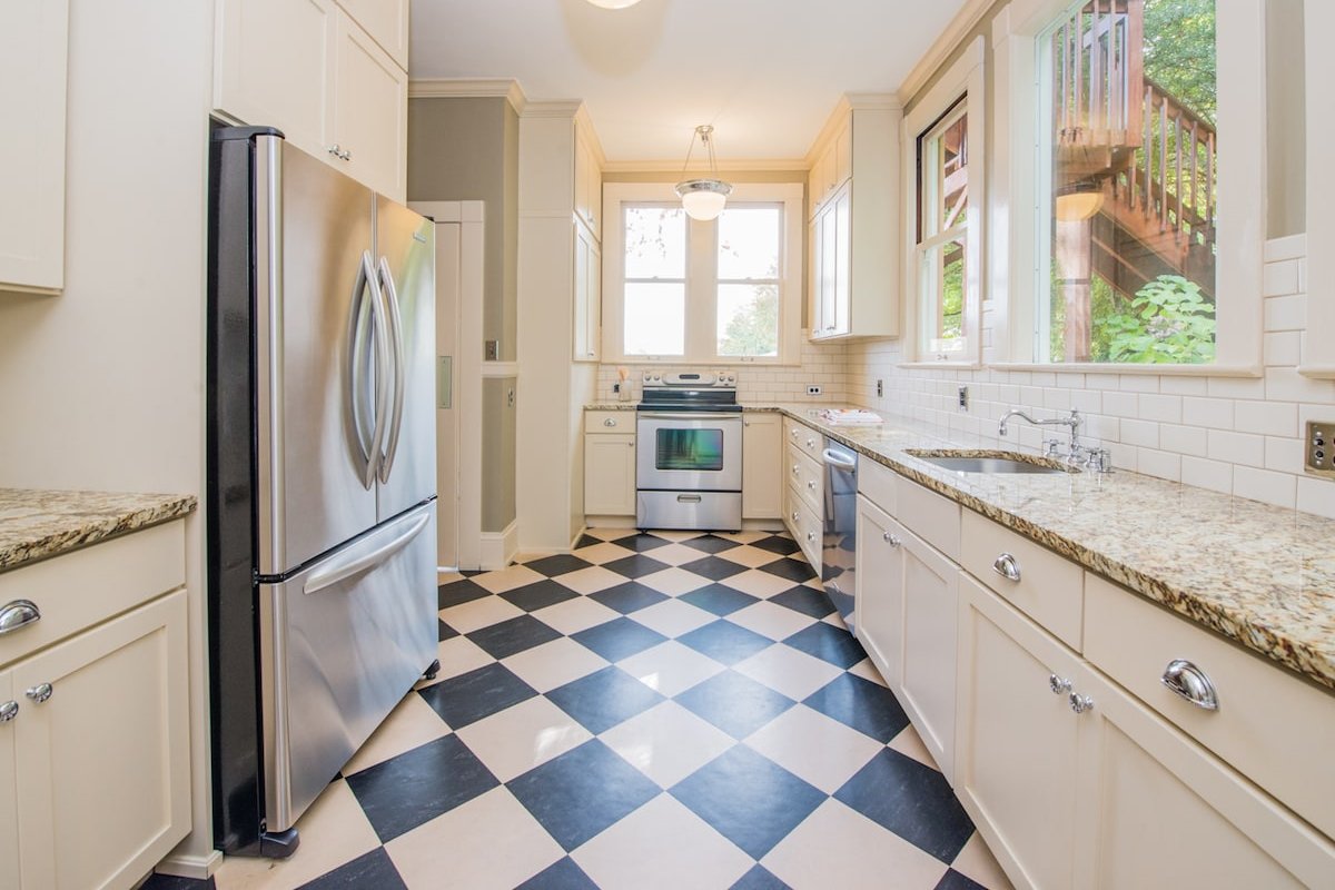 Historic Jacobberger House Downtown Portland gallery image 5