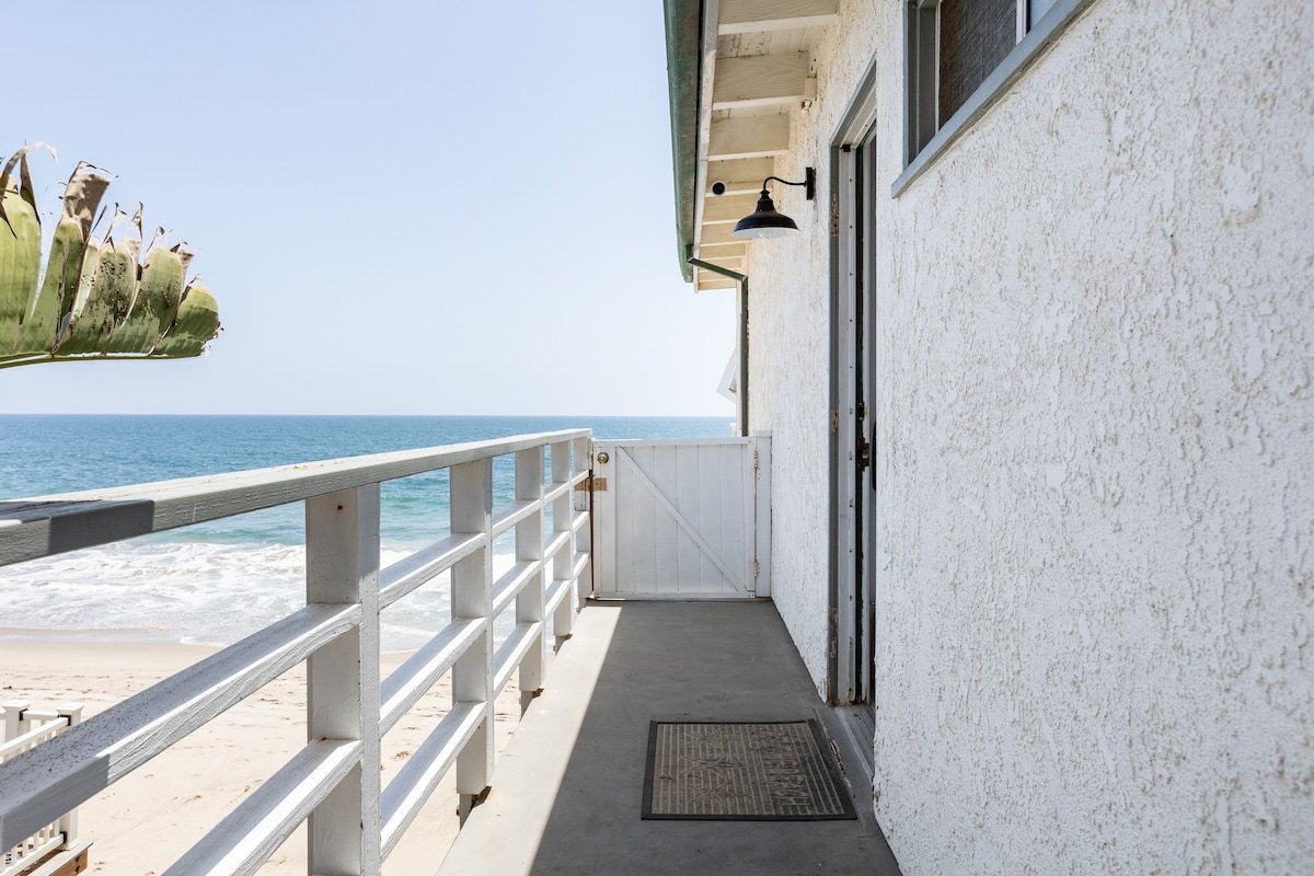 Luxury Malibu Road Oceanfront Townhouse gallery image 4