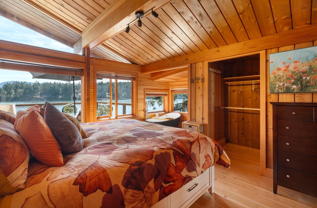 Your Cozy Seaside Sanctuary & Private Spa Getaway gallery image 3