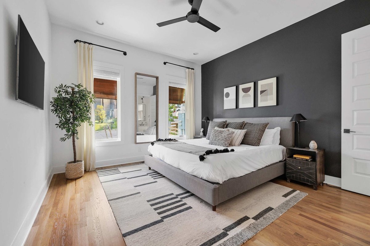 The Waylon • Rooftop Sauna + Bonus Room gallery image 4