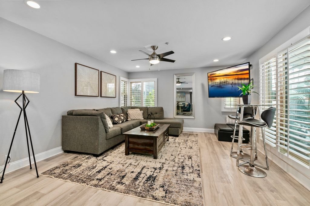 MB Contemporary 14 Guests by Sand AC+Garage gallery image 3