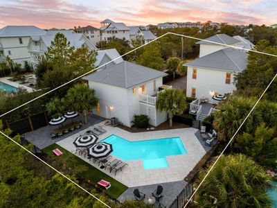 Sleeps 21! Pool, Game Room, LSV, & Carriage House!