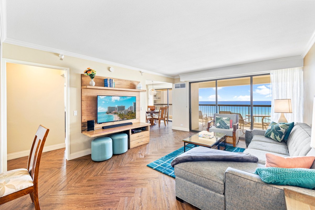 Oceanfront Condo W Free Valet Parking & Balcony gallery image 2