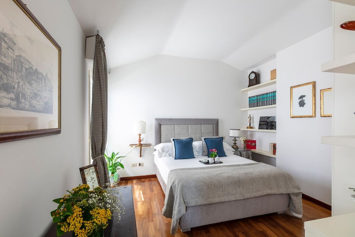 Prestigious Apartment in Historic Caetani Palace gallery image 3