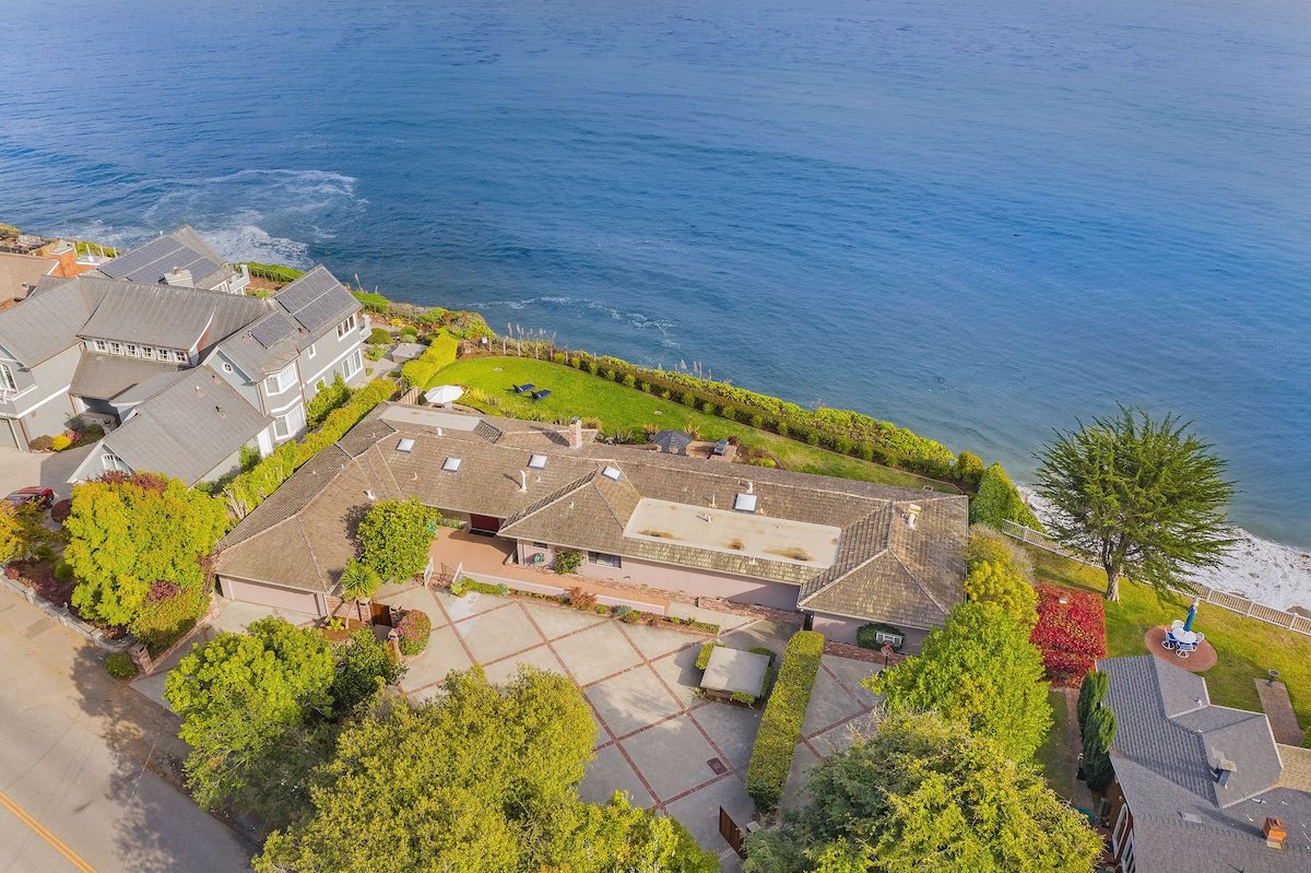 Relaxing Oceanfront Home just Minutes to Beaches gallery image 2