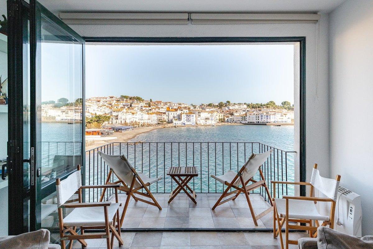 Casa a primera línea de mar en Cadaqués. gallery image 2