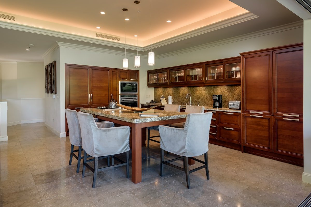 HO’OLEI DESIGNER VILLA24-4 AC WIFI BEACH POOL WALK gallery image 5