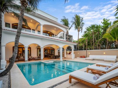 Beachfront 6BR Sueño Del Mar: Pool & Chef Service