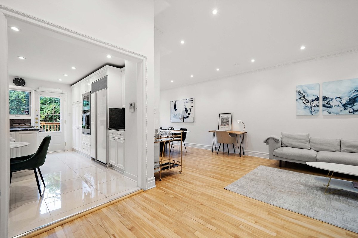 Montreal Luxurious Hose Big Terrace|Sleep16|3bath gallery image 3