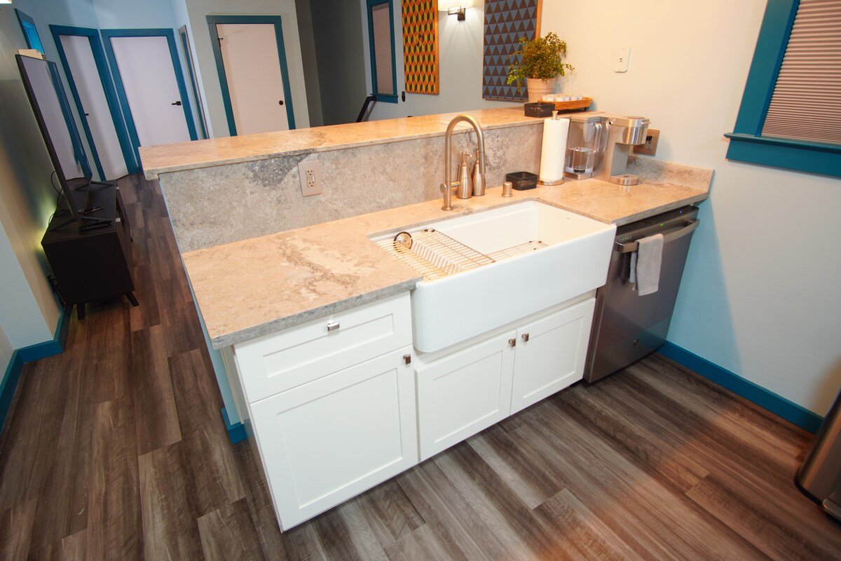 Spacious & Unique SOMA Three Bedroom Apartment gallery image 5