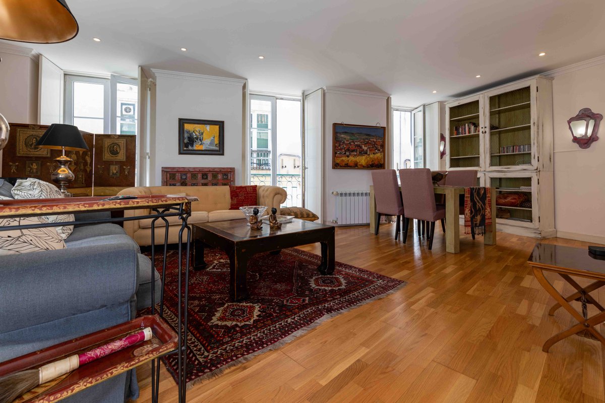 Historic 3 Bedroom Duplex Apartment in Lisbon