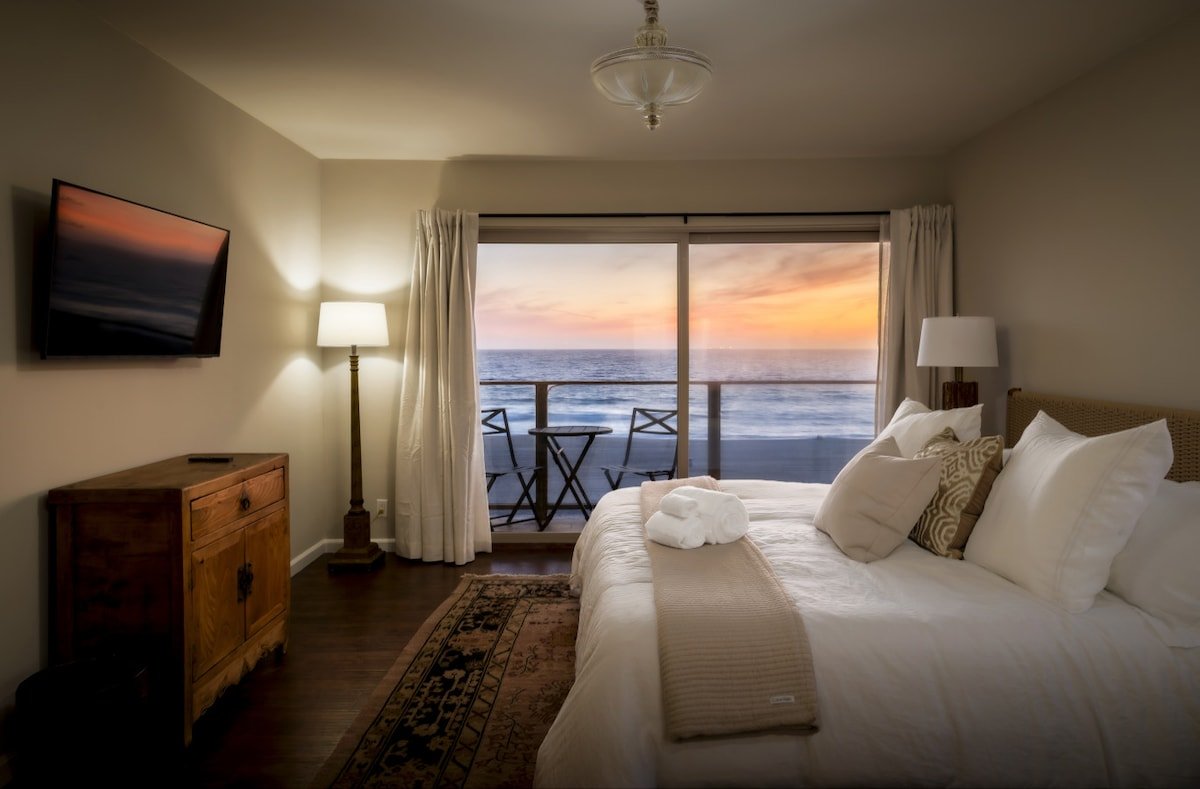 The Nautilus – Manhattan Beachfront Retreat gallery image 2