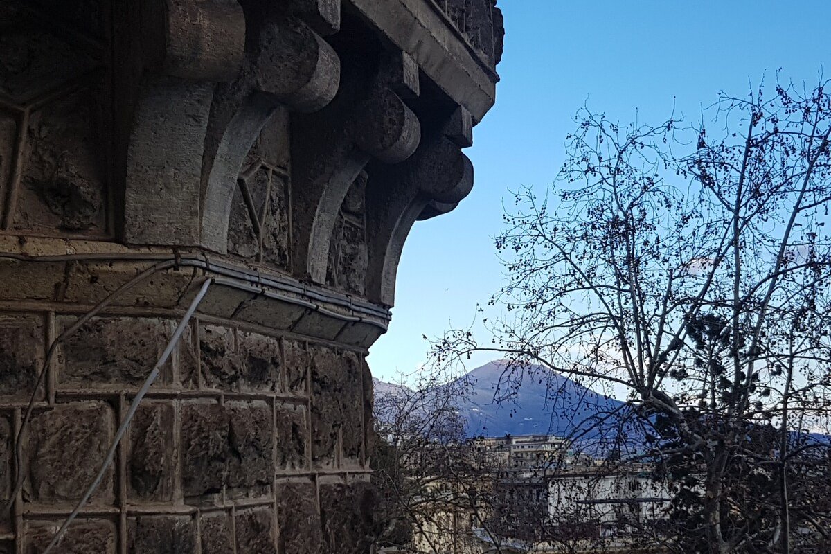 Central apt in a castle tower gallery image 4