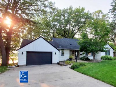 Lakefront House w/ Sauna & comfy King bed!