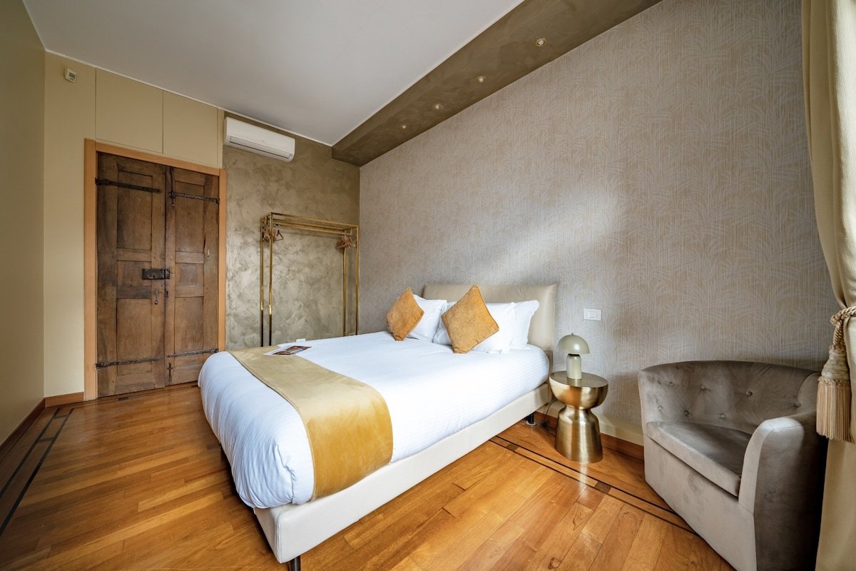 Luxury 3 Bedroom Apartment – 6 Guests – Duomo gallery image 4