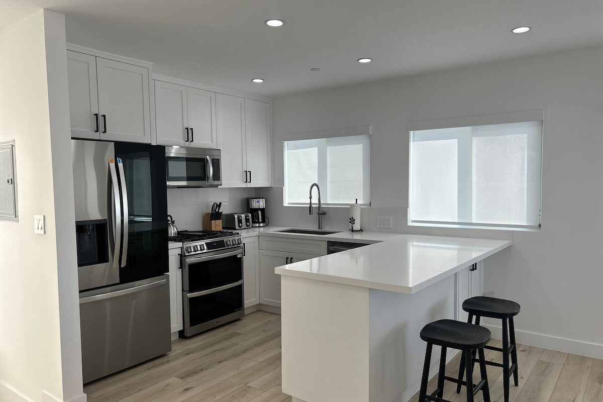 MB Modern Sand Section Sea View gallery image 3