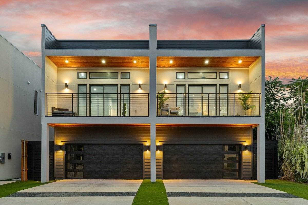 Heated Pool + Spa + Located in Heart of Dallas! gallery image 3