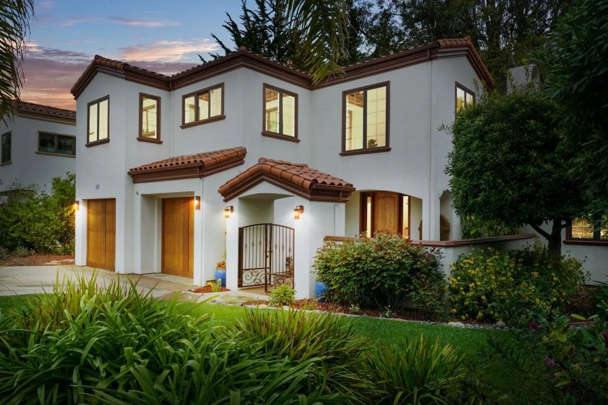 Luxury 5 Star Beach Villa:New Hot Tub, Sleeps 10 gallery image 5