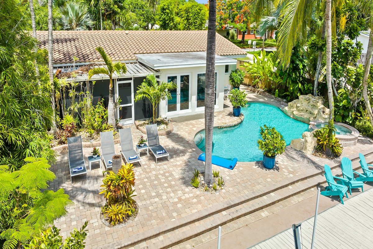 Tropical Vibes Only at Pineapple Paradise! gallery image 3